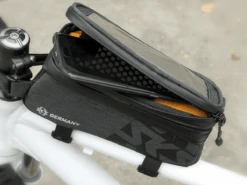 SKS Traveller Smart Overrørstaske, 1,35L 11 SKS Traveller Smart Overrørstaske, 1,35L -Cykelshoppen Udsalgsbutik 11516 TRAVELLER SMART detail 02