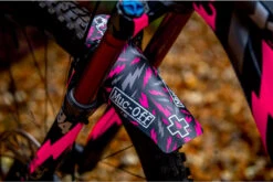 Muc-Off Front Ride Guard Forskærm, Black/Pink -Cykelshoppen Udsalgsbutik 193 10