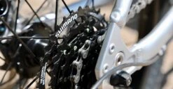 Marin Hidden Canyon 20" Silver - Børnecykel - 2023 12 Marin Hidden Canyon 20" Silver - Børnecykel - 2023 -Cykelshoppen Udsalgsbutik 22 hc sil detail 11