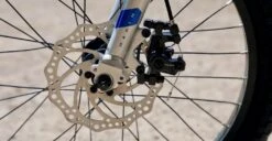 Marin Hidden Canyon 20" Silver - Børnecykel - 2023 10 Marin Hidden Canyon 20" Silver - Børnecykel - 2023 -Cykelshoppen Udsalgsbutik 22 hc sil detail 8