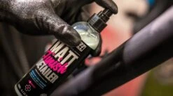 Muc-Off Matt Finish Detailer, 250ml -Cykelshoppen Udsalgsbutik HIGHLIGHT 2 Matt Finish Detailer c77a8840 417d 434a bc27 8612ddd894d3 950x crop center