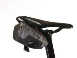 Silca Asymmetrico Boa Sadeltaske -Cykelshoppen Udsalgsbutik seat roll asymmetrico 216388 sw 1800x1800